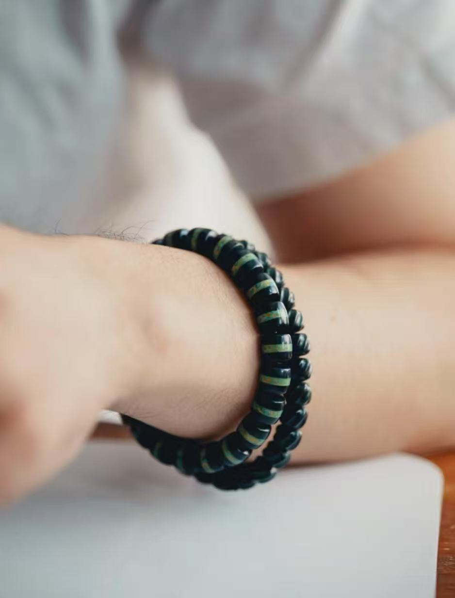 Black Jade Lacquer Beaded Bracelet